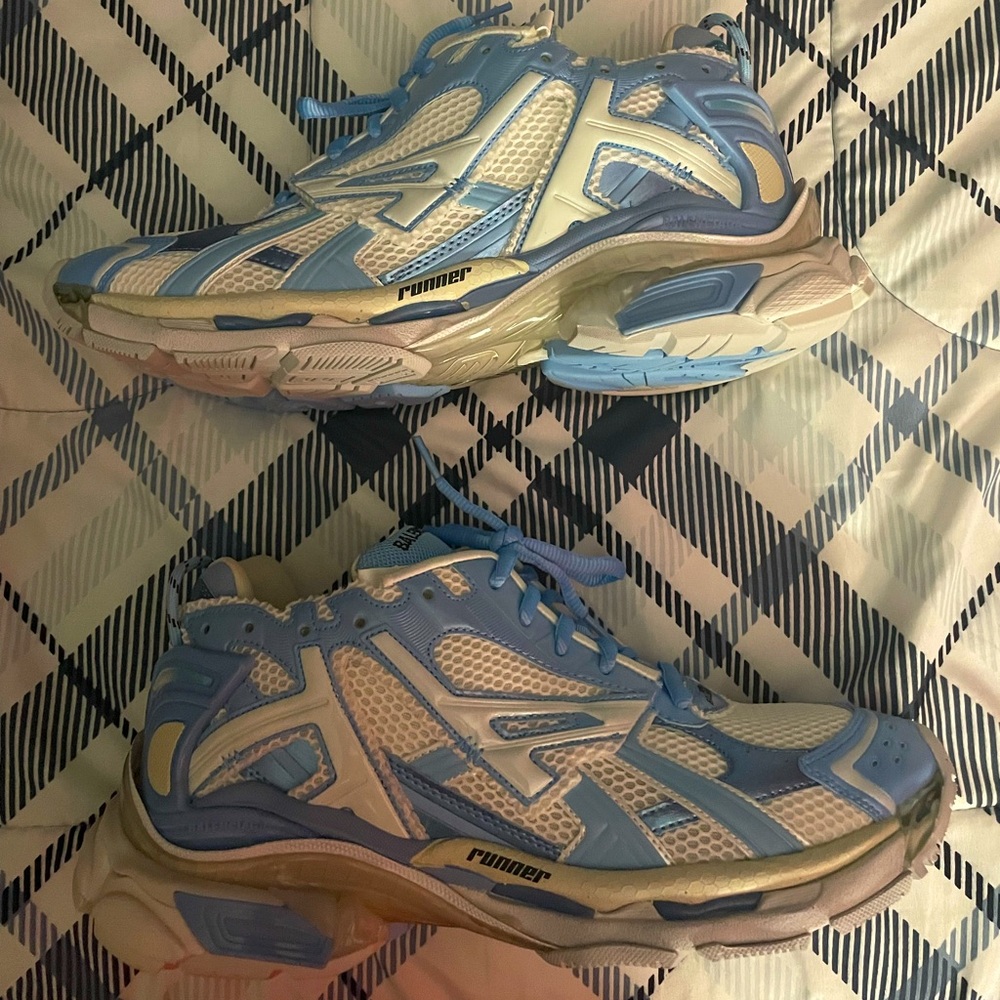 Brand new Balenciaga runners never worn with box, dust bag, and extra laces